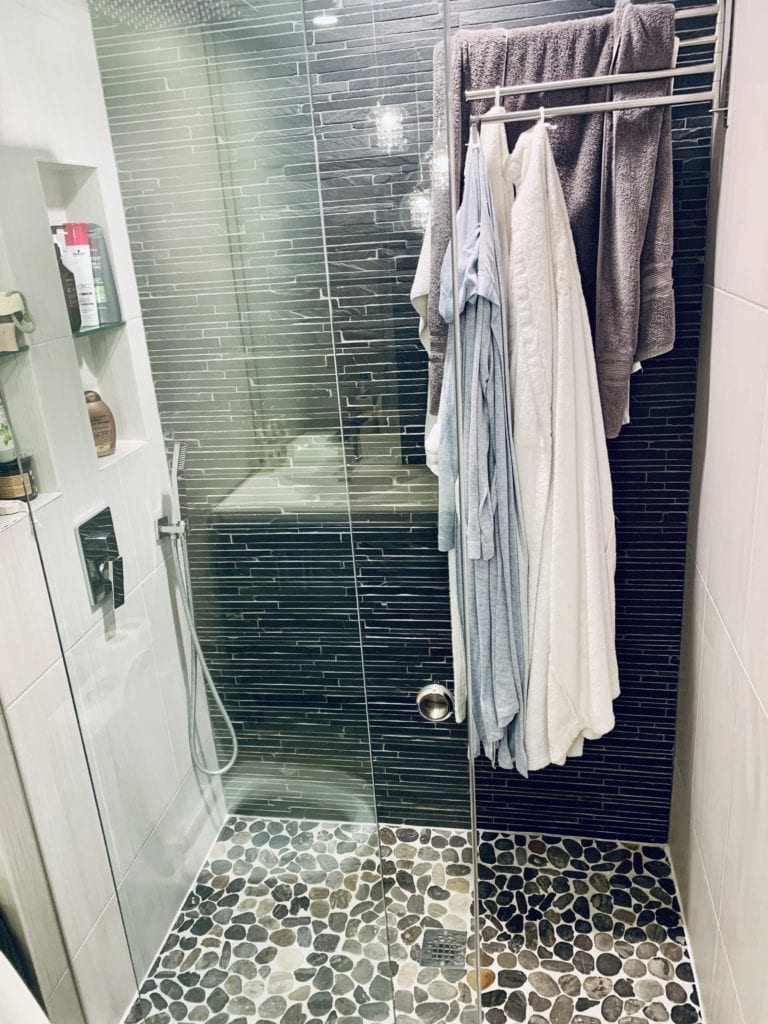 Midnight-Majesty-bathroom1